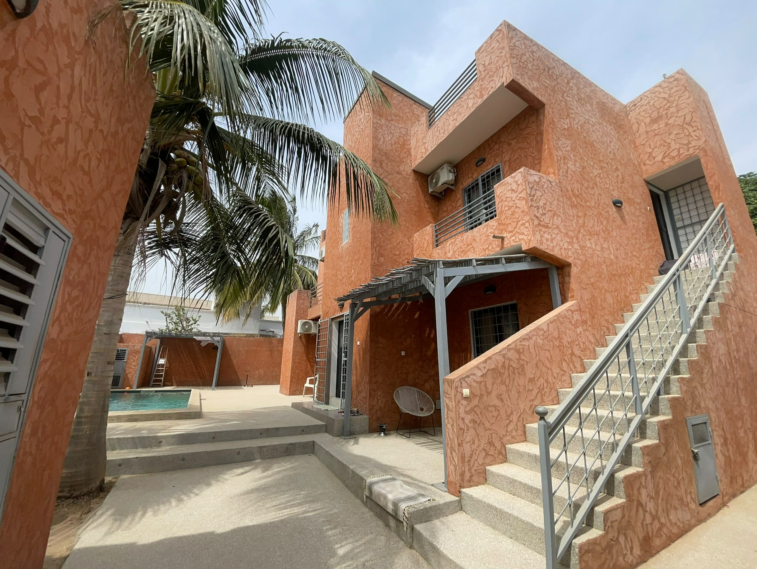 VILLA DIVISÉE EN DEUX APPARTEMENTS INDÉPENDANTS À VENDRE À SALY BAMBARA