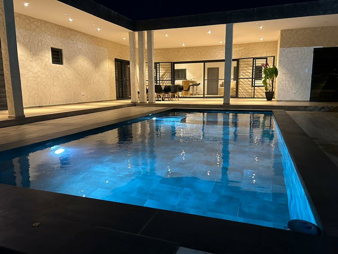 Villa Contemporaine à La Somone : Luxe et Confort