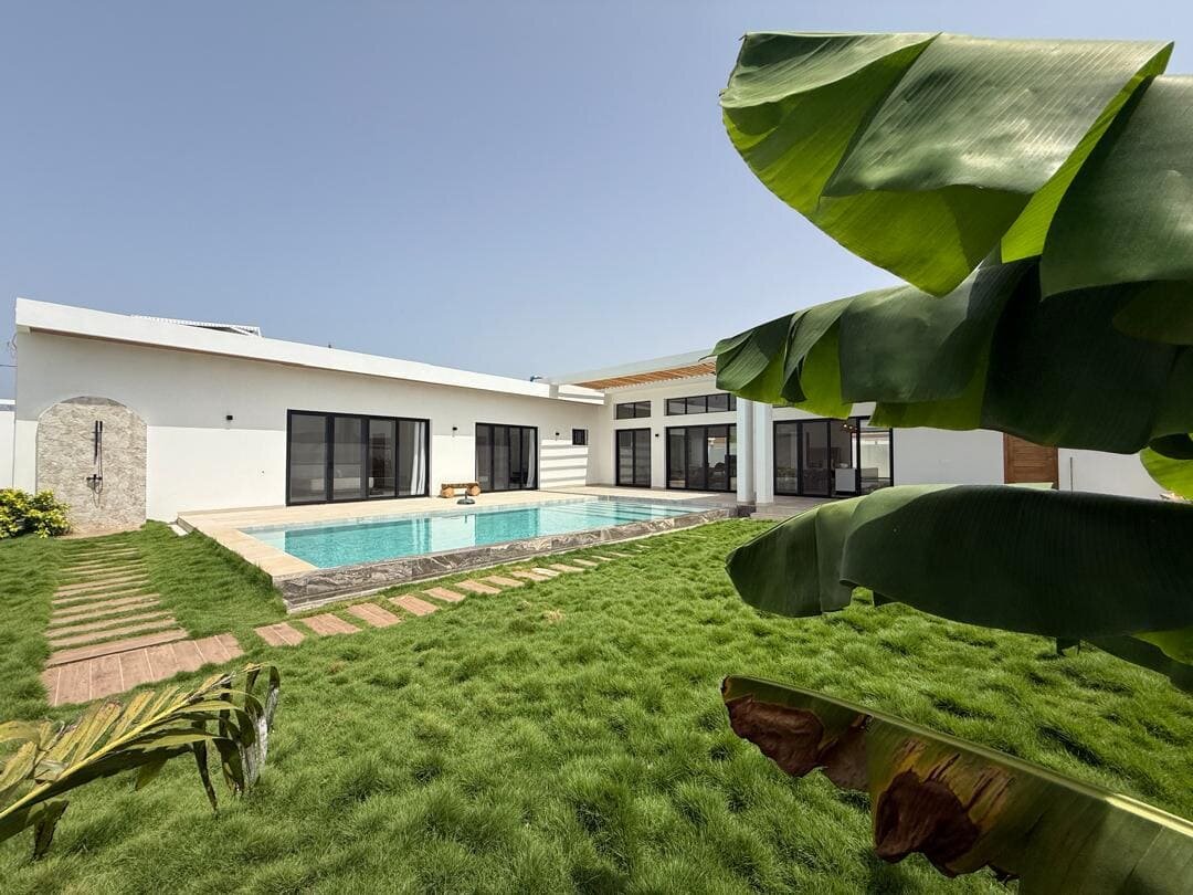 VILLA DE PLAIN-PIED À VENDRE À NGUÉRIGNE | BAIL DÉJÀ OBTENU - DOMAINE SÉCURISÉ 24H/24