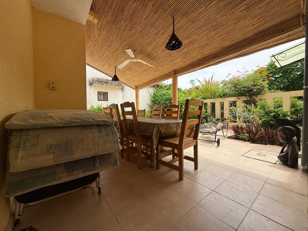 VILLA 5 CHAMBRES EN RÉSIDENCE À VENDRE À SALY- 105 000 000 cfa/160 000 € TITRE FONCIER - PLAGE PRIVÉE - CENTRE STATION