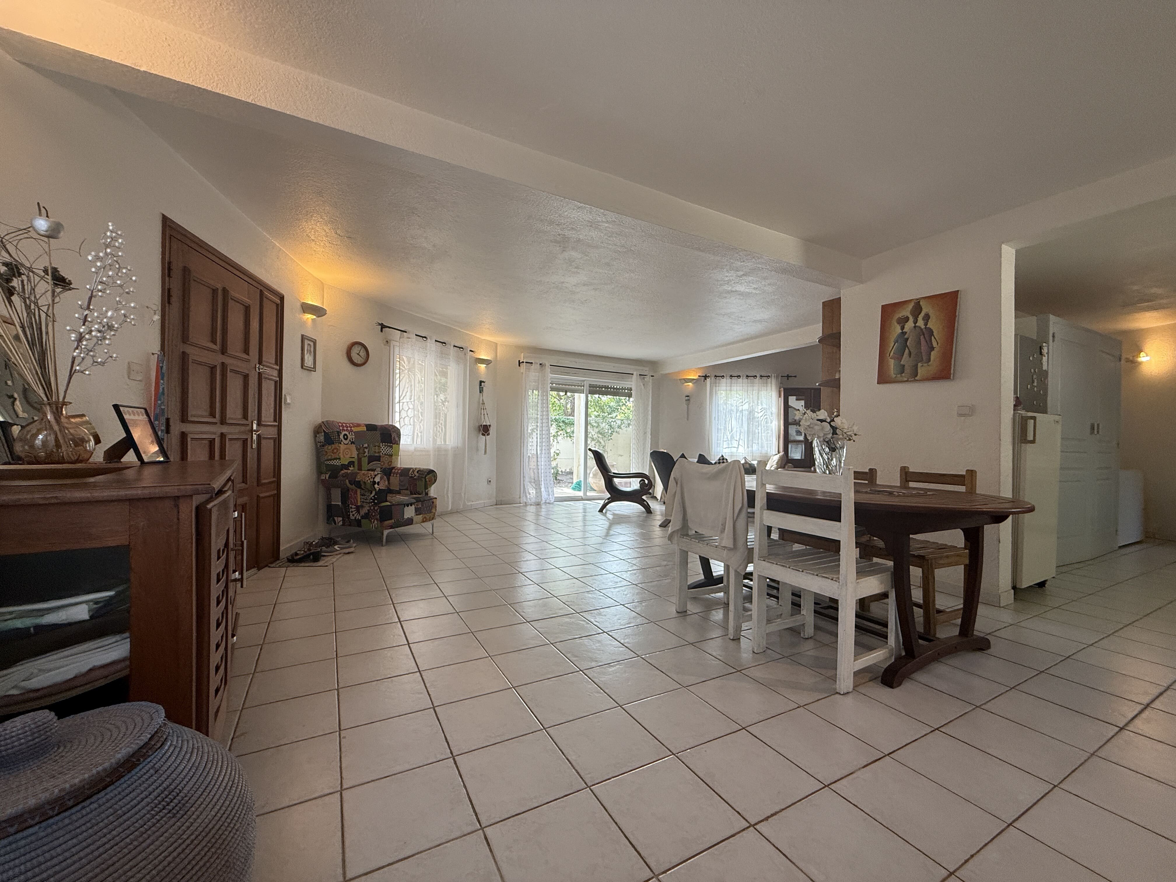 À vendre , à SALY, une villa afro-contemporaine en résidence 