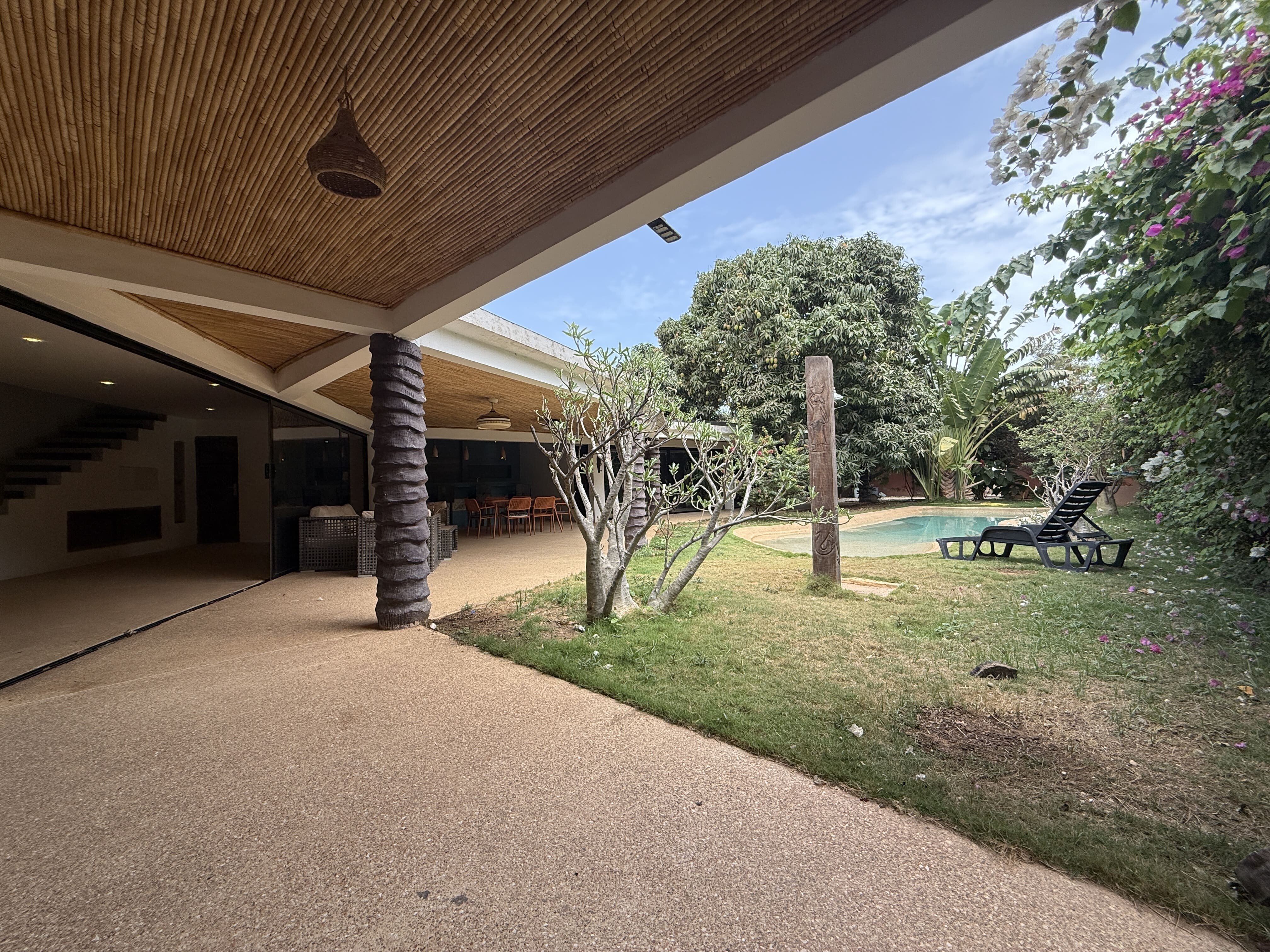 VILLA AFRO-CONTEMPORAINE À VENDRE SOMONE