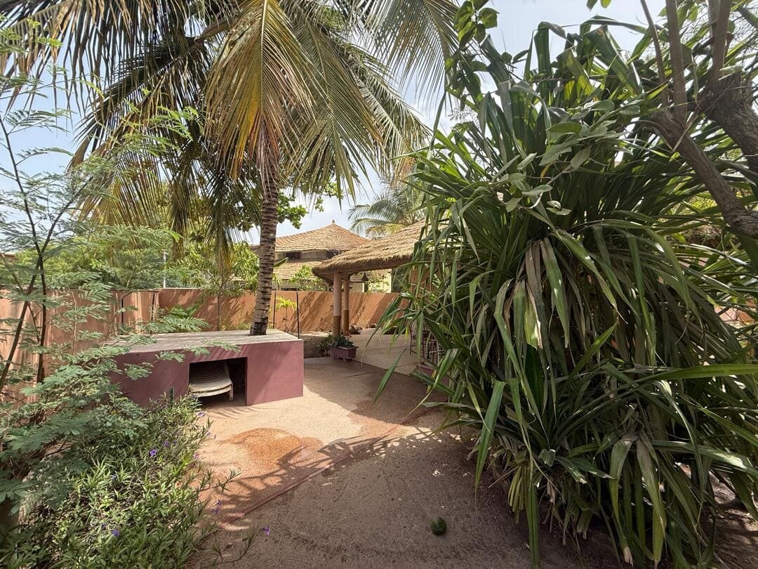 VILLA AFRO CONTEMPORAINE AVEC TITRE FONCIER À VENDRE À SALY - RÉSIDENCE PRIVÉE SÉCURISÉE