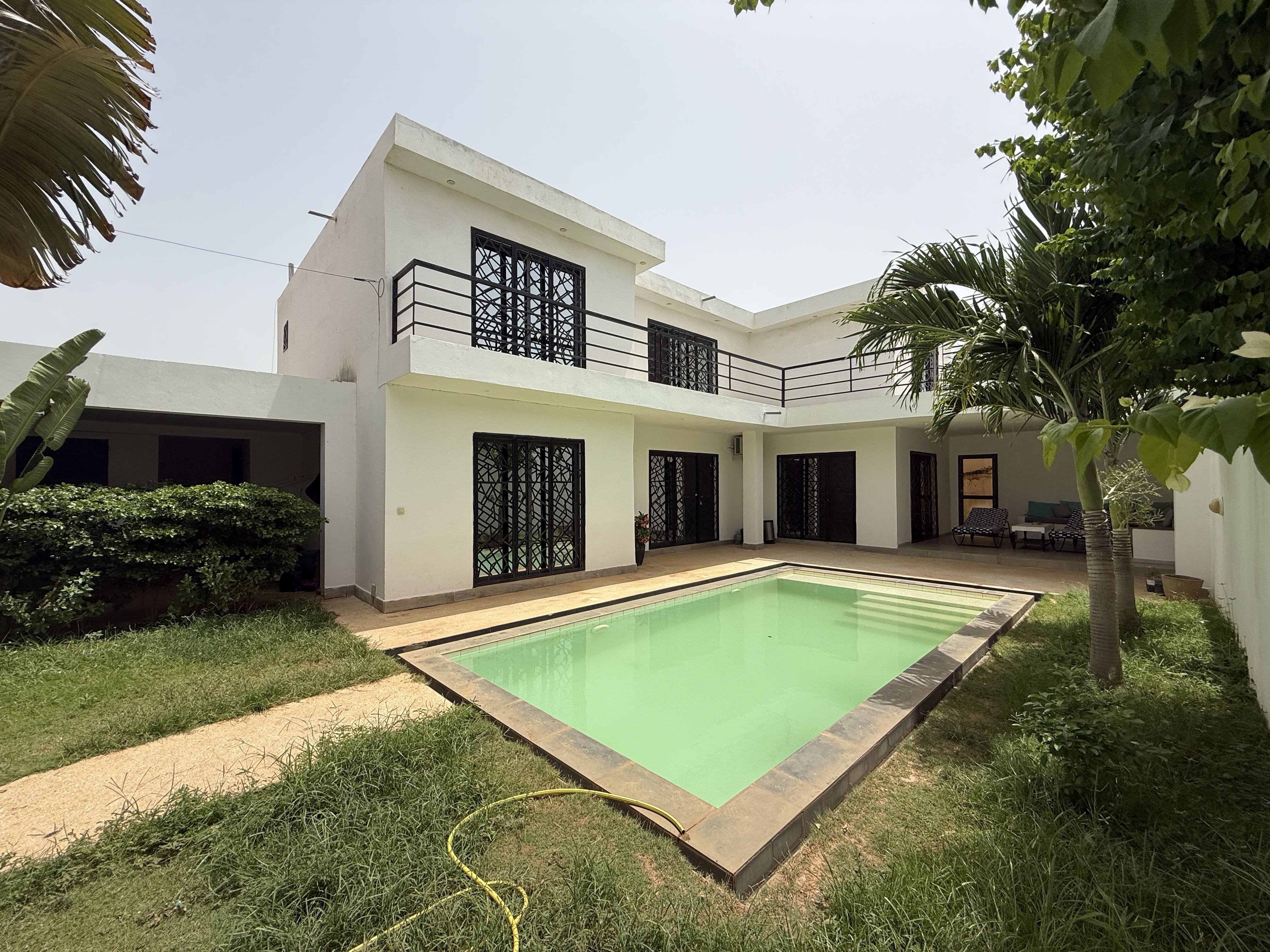 VILLA CONTEMPORAINE À VENDRE À LA SOMONE - LUMINEUSE, BEAUX VOLUMES | ZONE RÉSIDENTIELLE