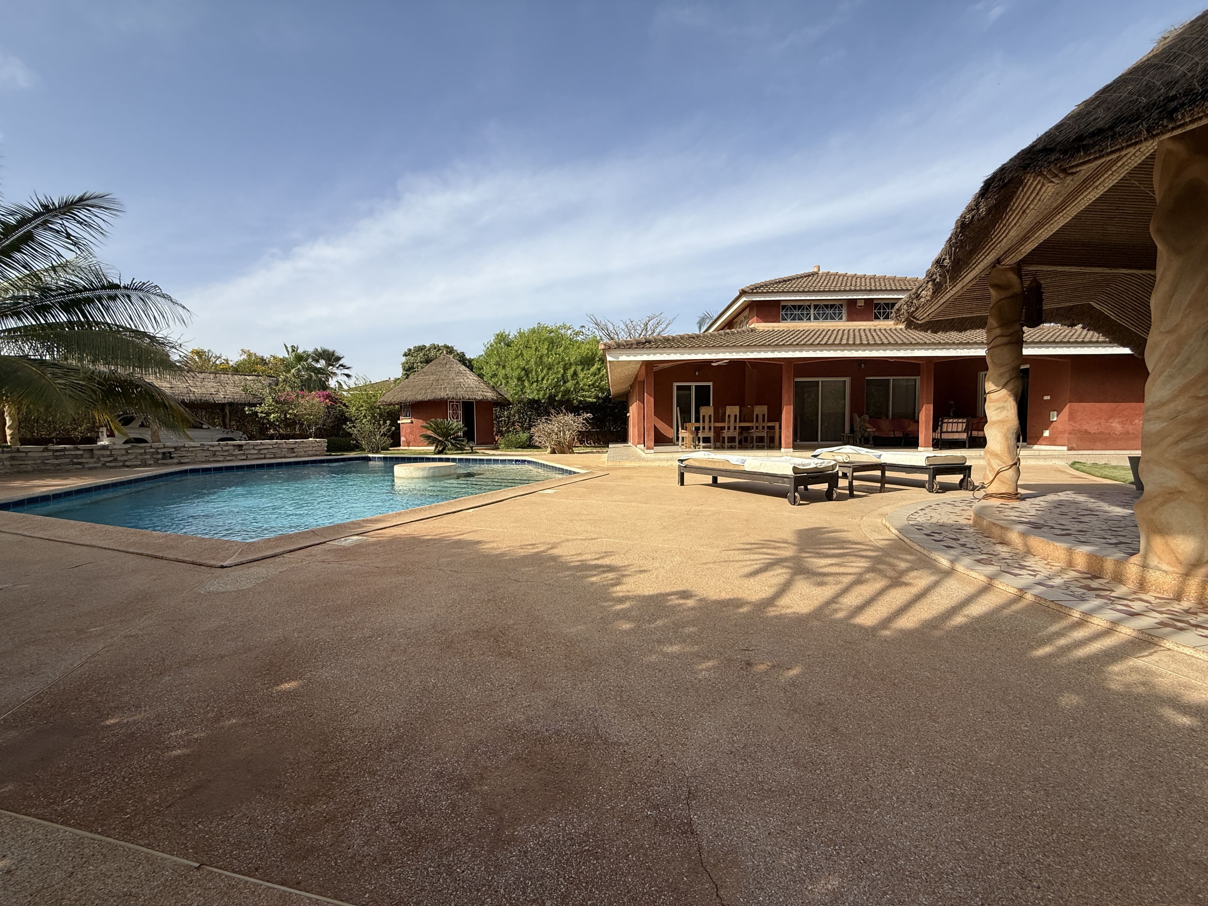 VILLA CONTEMPORAINE À VENDRE SALY