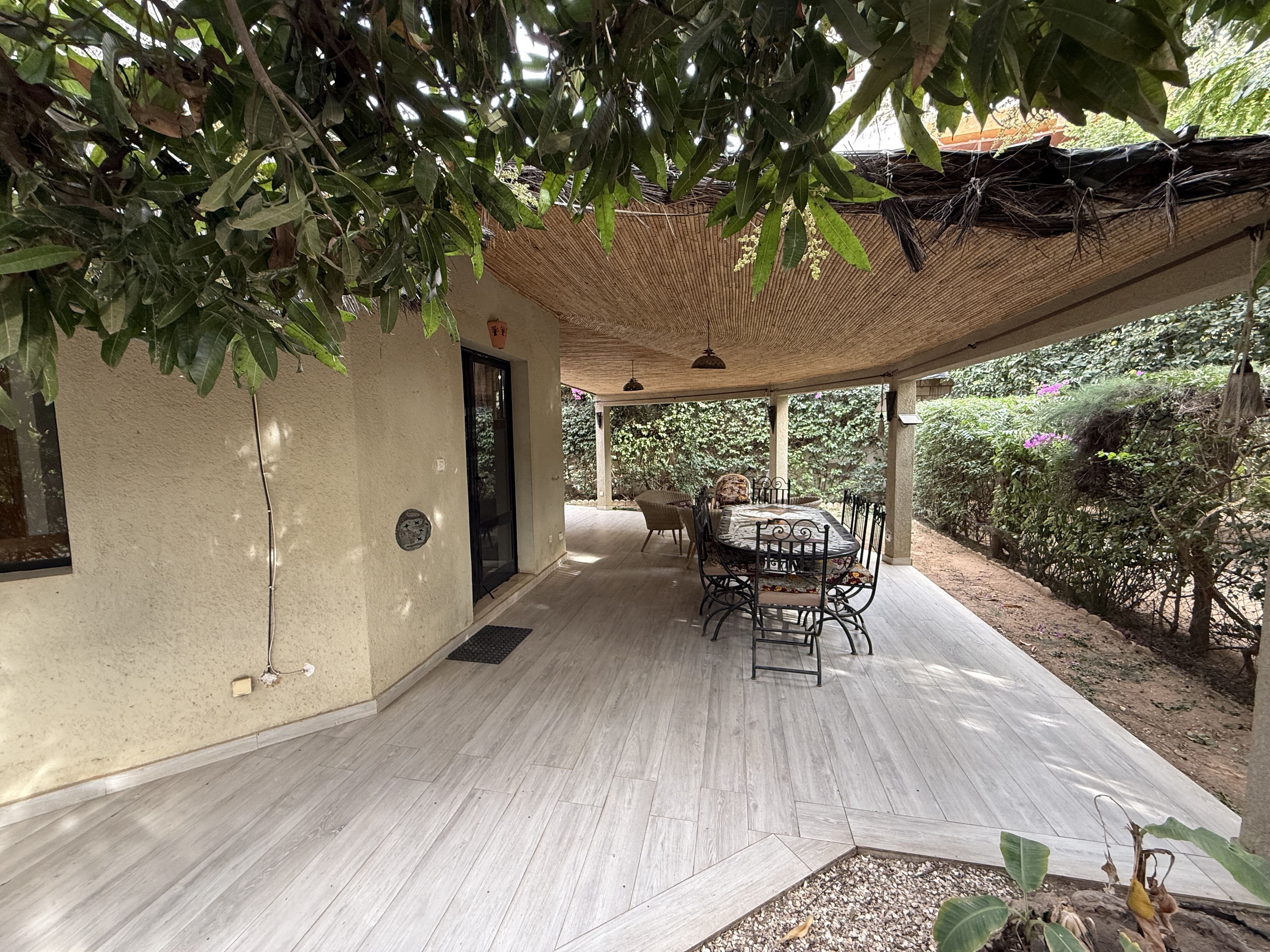 idéal , investissement locatif !!! à vendre à Saly : une villa afar-contemporaine dans une résidence privée et sécurisée 