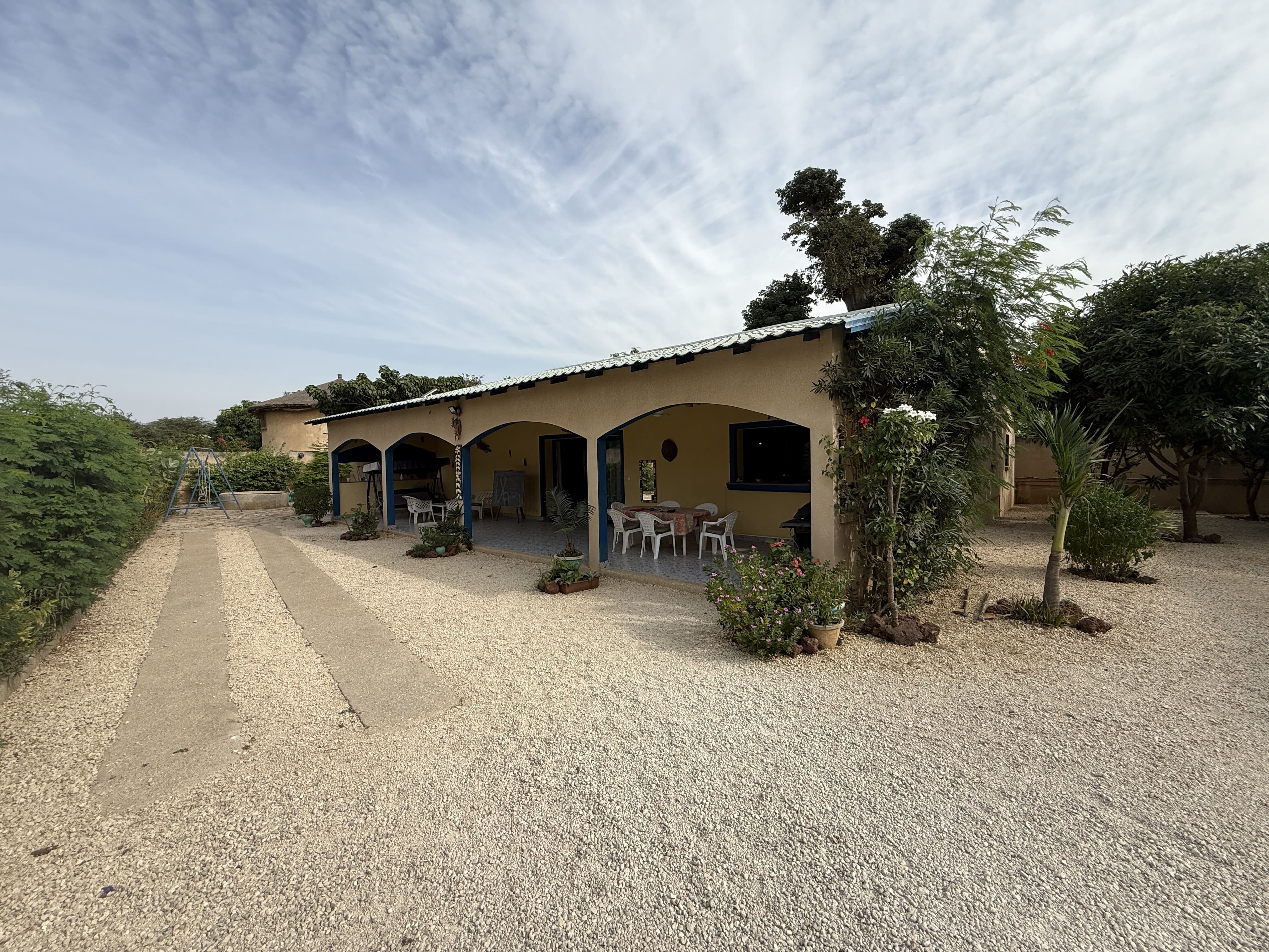 À vendre , à Warang : Propriété de location saisonnière, annuelle ou exploitation de chambres d'hôtes à Warang.