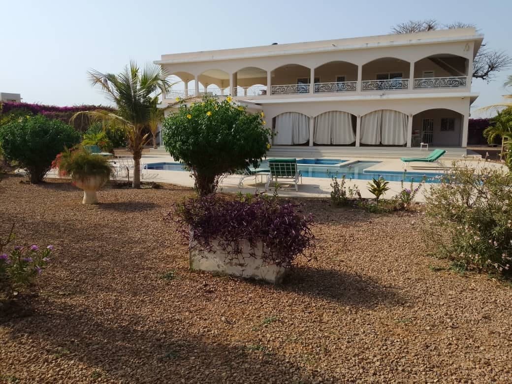 VILLA HAUT STANDING À VENDRE À GANDIGAL - 3 800m² | VOLUMES D'EXCEPTION