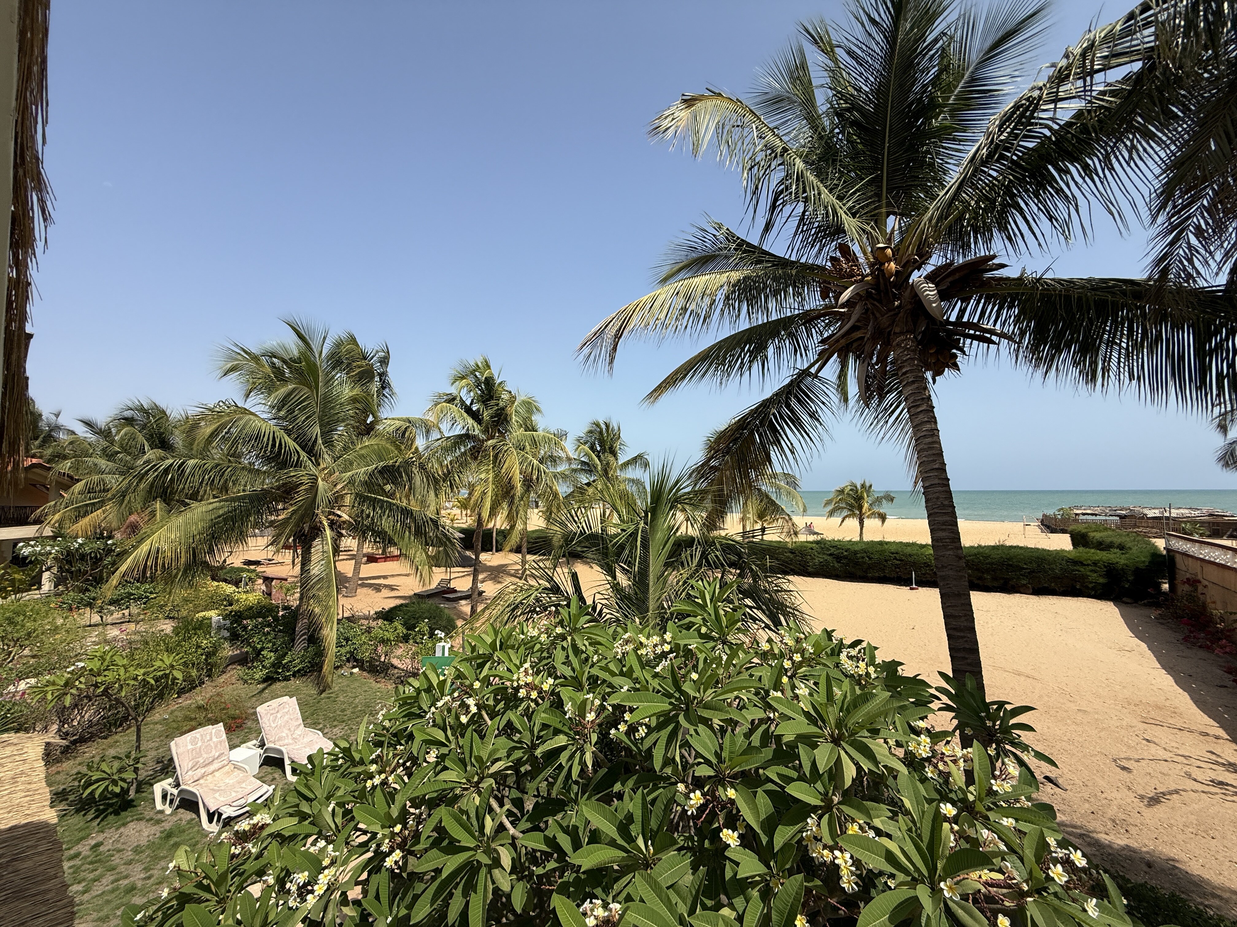 VILLA PIED DANS L’EAU D’EXCEPTION À VENDRE SALY - RÉSIDENCE PRIVÉE - TITRE FONCIER - ACCÈS DIRECT PLAGE PRIVÉE.