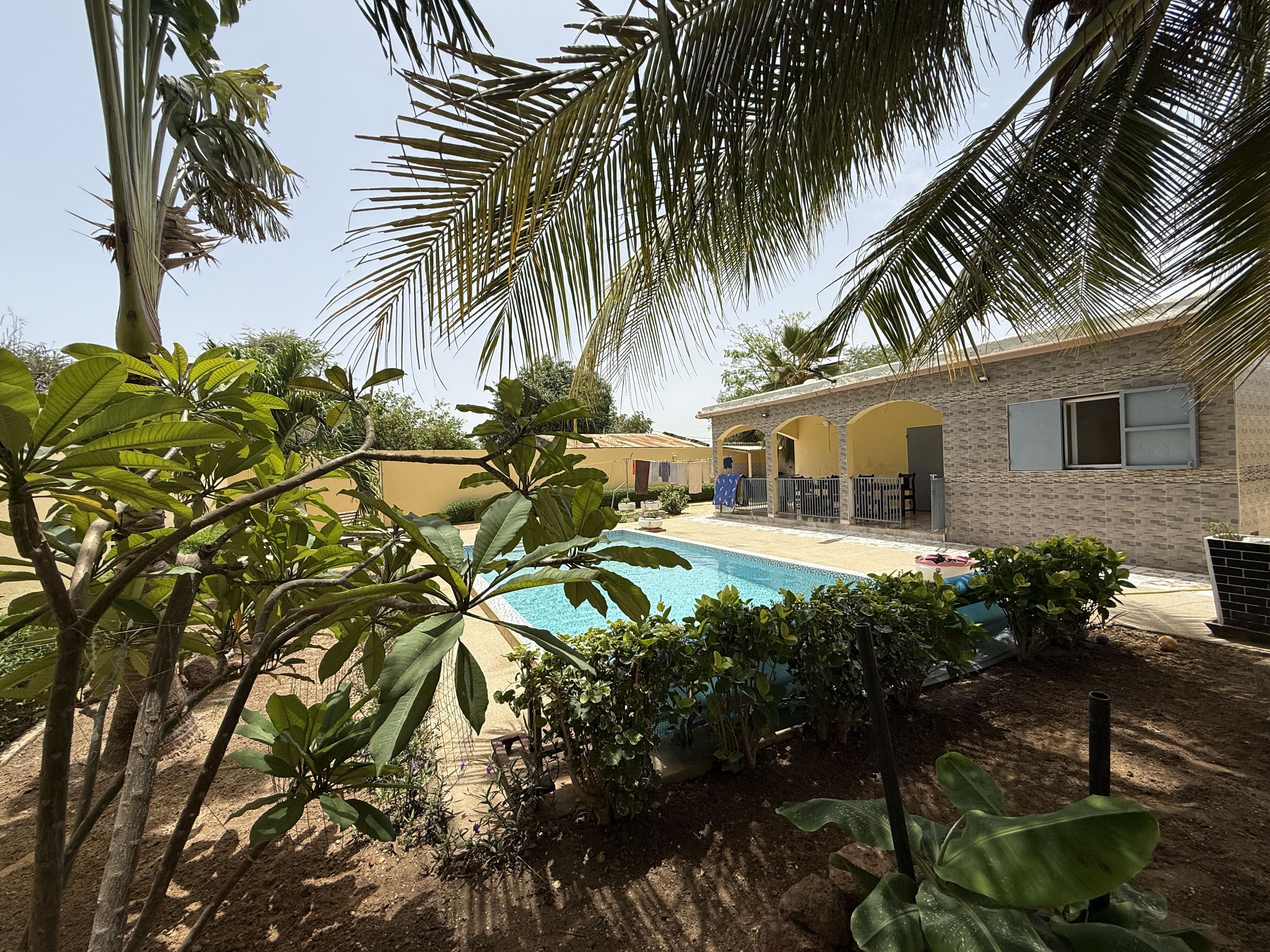 À vendre, à Warang, une villa avec un appartement indépendant: Idéal pour un revenu locatif ou une propriété familiale